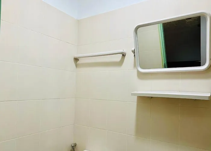 Reehouse@soi Cowboy/asoke Bts Гостевой дом 3*