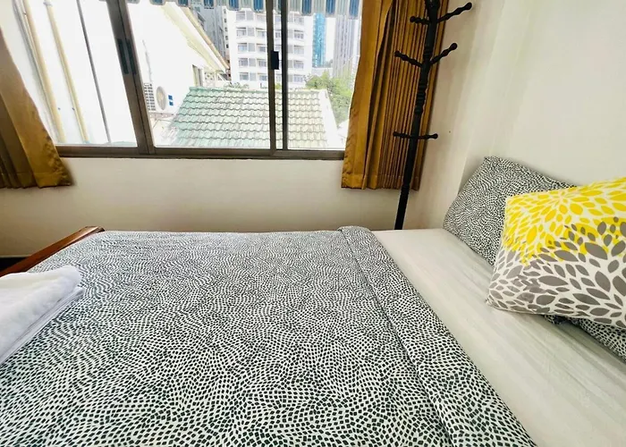 Reehouse@soi Cowboy/asoke Bts