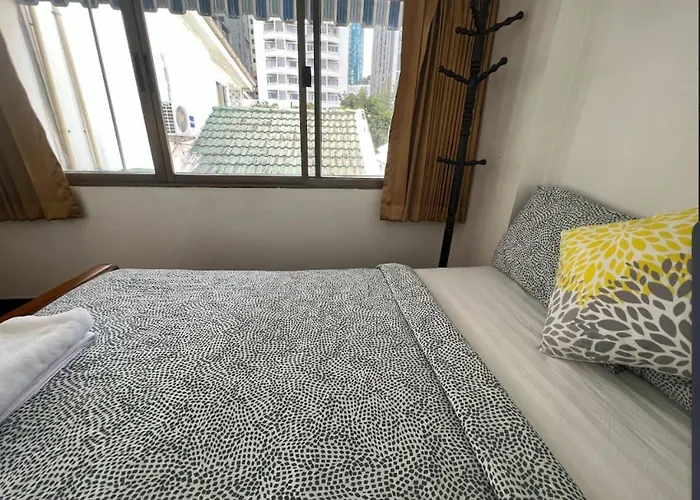 Reehouse@soi Cowboy/asoke Bts 3* Бангкок
